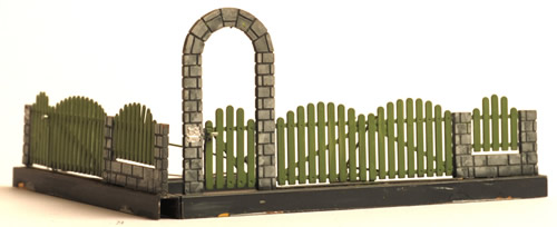 Ferro Train M-114 - Gates to wooden ornamental fence, stone base, brass kit